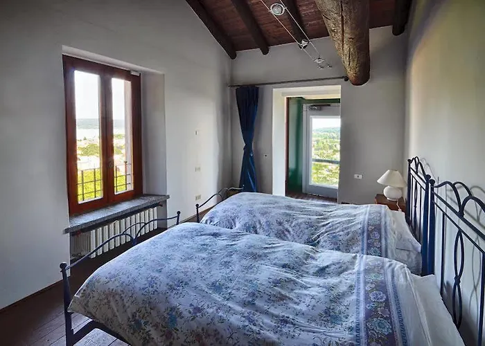 Cascina Belvedere 호텔 아로나